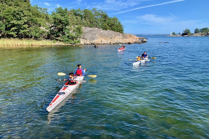 2-Day Kayak Tour in the Stockholm Archipelago - The first two hours through quiet archipelago water