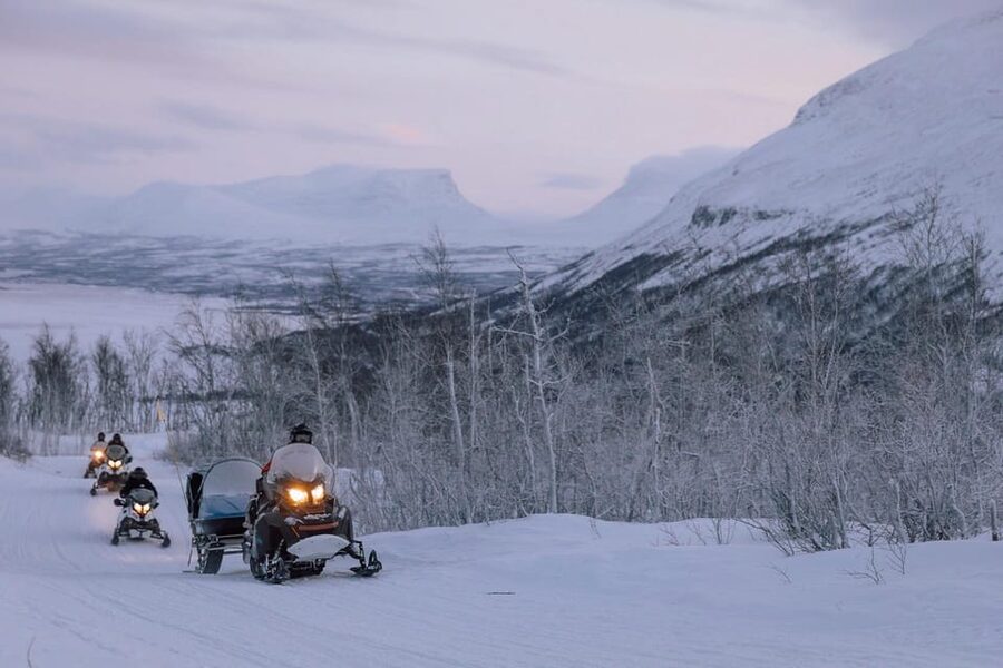 Abisko/Björkliden: Panorama Snowmobile Tour with Snacks - Riding above Björkliden