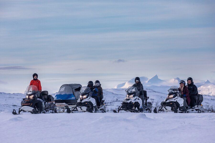 Abisko: Great Outback Snowmobile Tour with Lake Abiskojaure - Learning the machine before the long ride