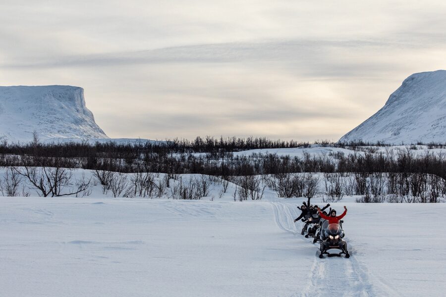 Abisko: Great Outback Snowmobile Tour with Lake Abiskojaure - From Abisko or Björkliden to the trailhead