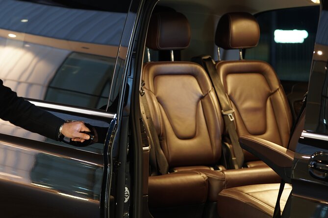 Airport Limousine Transfer: Arlanda Airport to Stockholm City 1-7 Passengers - Leaving Arlanda without the taxi queue