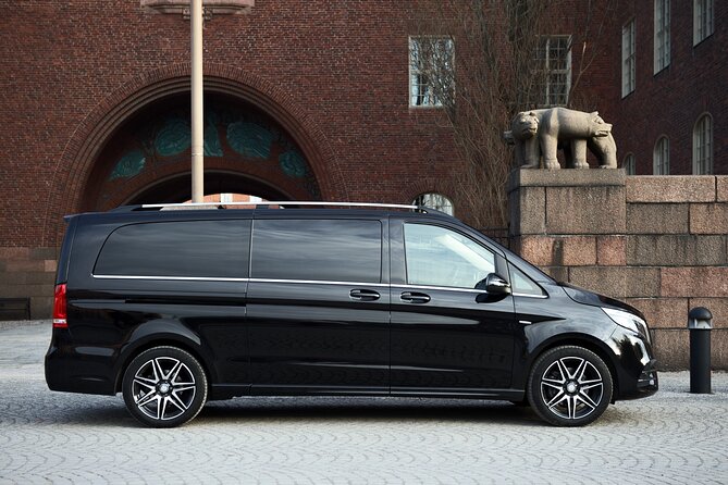 Airport Limousine Transfer: Arlanda Airport to Stockholm City 1-7 Passengers - Who should book this Stockholm transfer?