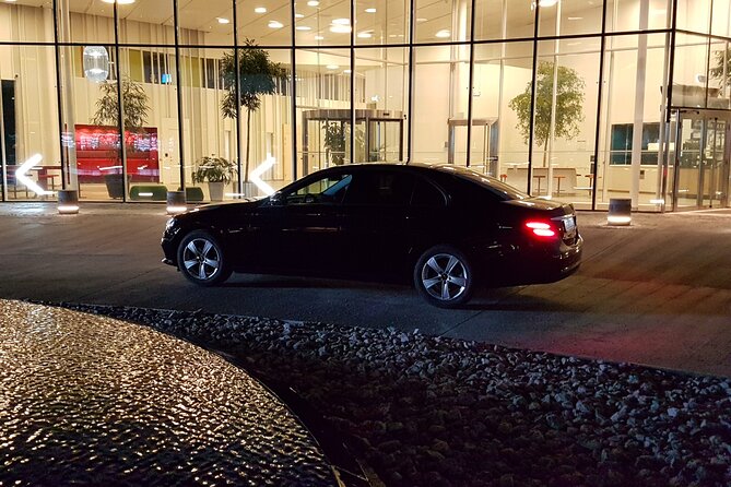 Airport Limousine Transfer: Arlanda Airport to Stockholm City 1-7 Passengers - Booking terms and practical details