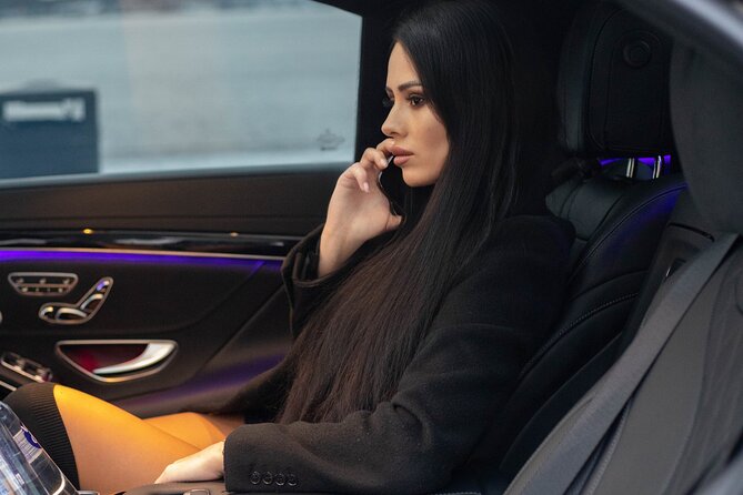 Airport Limousine Transfer: Stockholm City to Arlanda Airport 1-7 Passengers - What happens when your chauffeur arrives