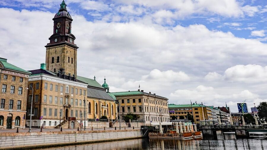 Best of Gothenburg: Private Walking Tour with a Local - A Local Start at Kungsportsplatsen