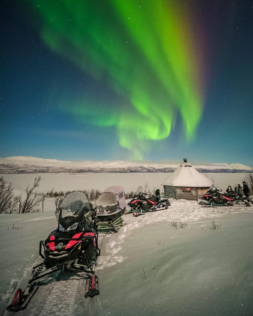 Björkliden/Abisko: Night Sky Snowmobile Tour - Sharing a snowmobile with a friend