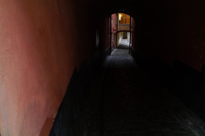 Bloody Stockholm 2h - ghosts, horror and Dark Folklore Tour - A darker beginning at Stortorget