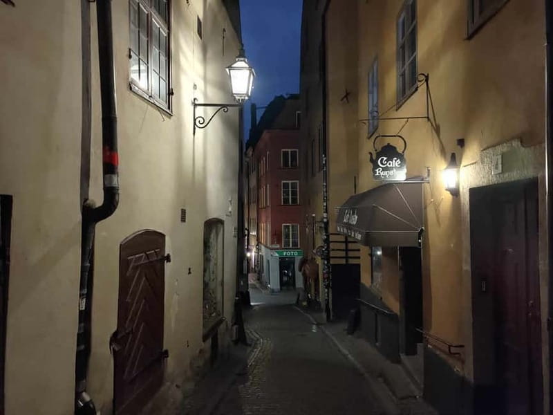 Bloody Stockholm: ghosts, horror and dark folklore 2h - How the two-hour walk unfolds