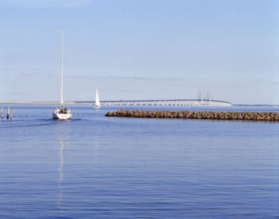 Tour Across the Øresund Bridge to Lund and Malmö