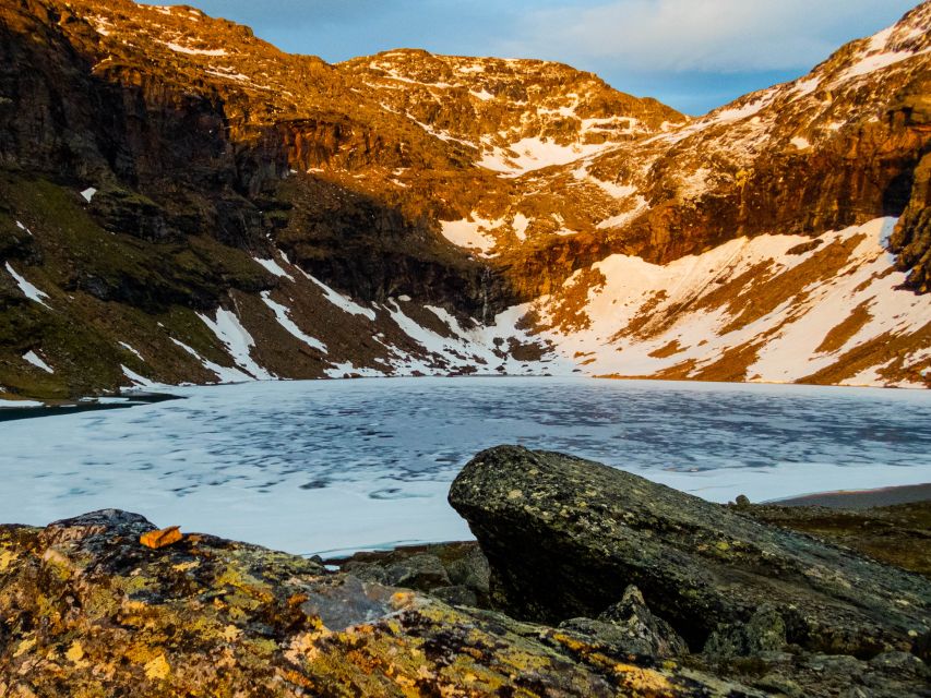 From Abisko: Kärkevagge Valley & Trollsjön Lake Guided Tour - How hard is the hike?