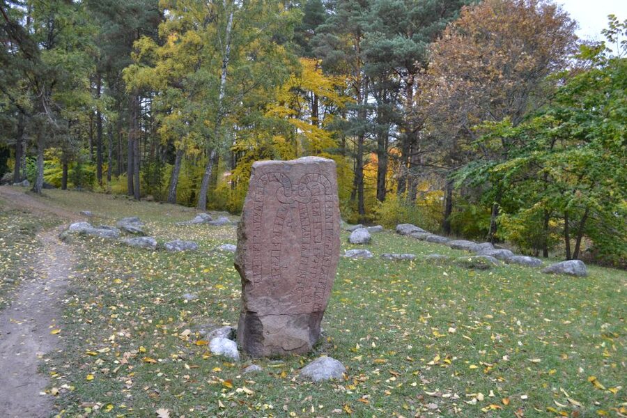 From Stockholm: Uppsala and Sigtuna Viking Sites Tour - Starting from Stockholm and reaching the Viking countryside