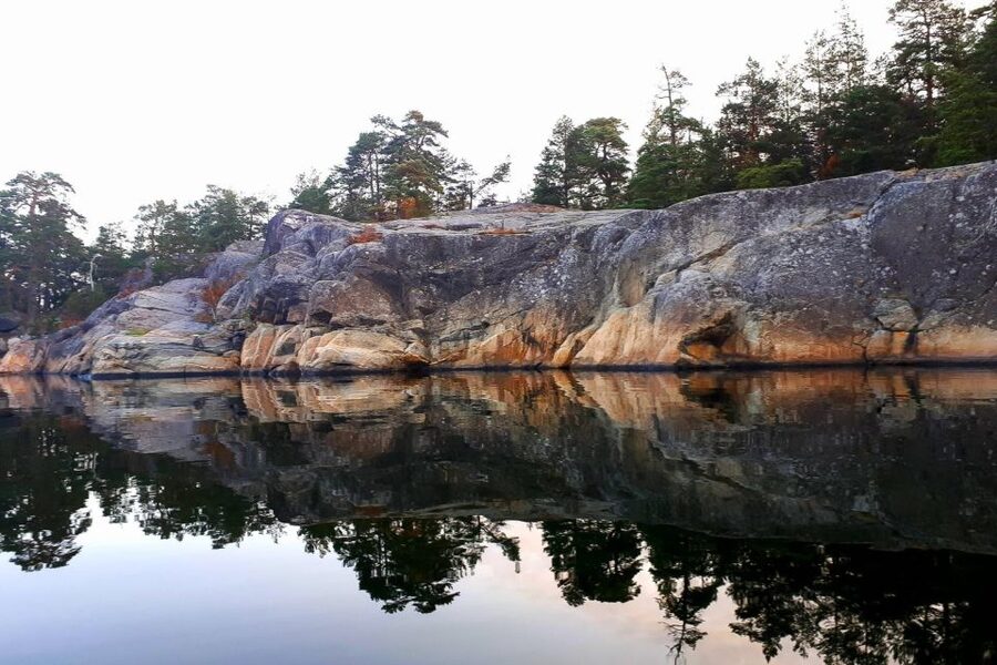 Full-Day Stockholm Archipelago Sailing Tour - Sailing among granite rocks and forested islands