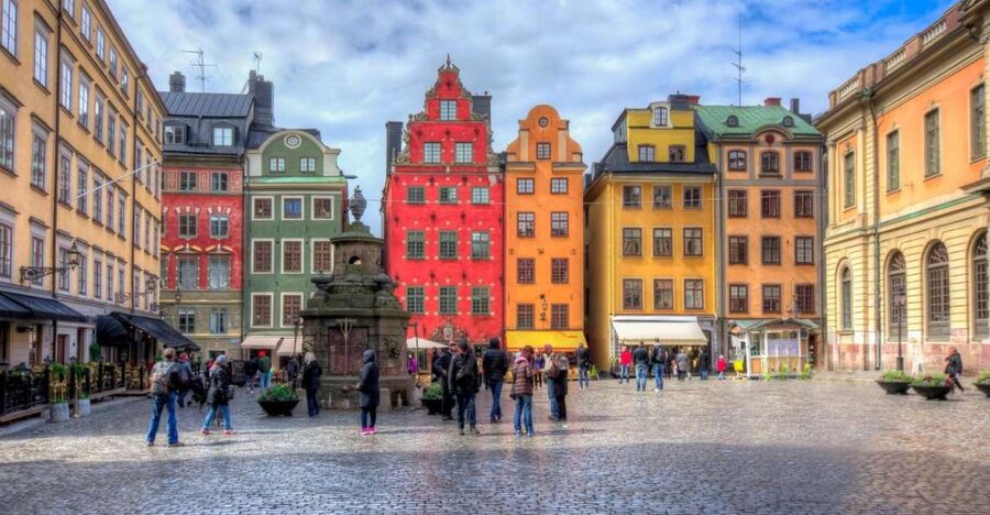 Gamla Stan: Essential Tour of Stockholm - The Royal Palace and the weight of monarchy