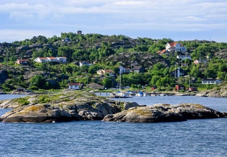 Gothenburg: Archipelago cruise with guide - The southern archipelago from the upper deck