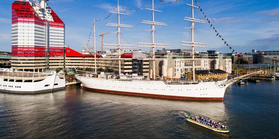 Gothenburg: City Canal Sightseeing Cruise - Best time to ride