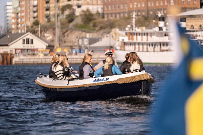 Gothenburg city center: Electric selfdrive boat tour - Why the digital guide matters