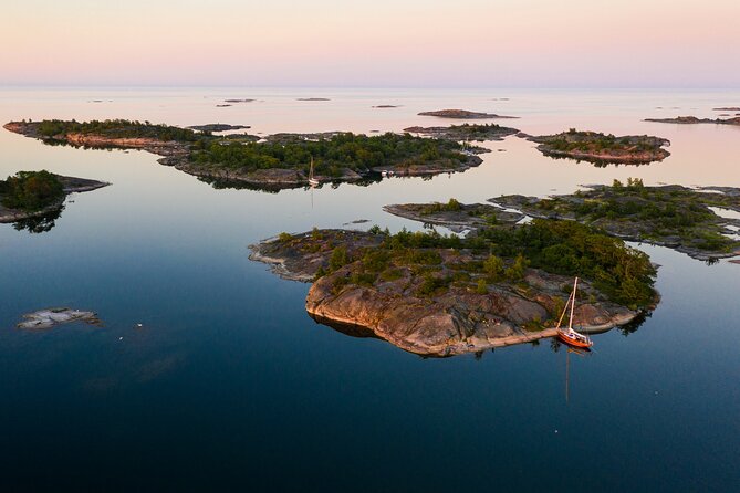 Guided 3-Day Kayak and Wildcamp Tour in Stockholm Archipelago - Day two: nature reserves, technique, and wildlife