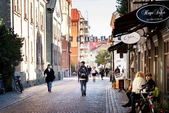 Haga Sightseeing Tour - The 90-minute walk through old timber streets