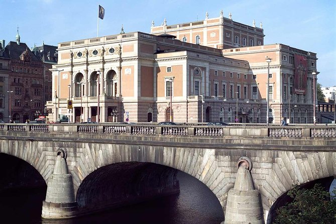 Hop-On Hop-Off Bus and Boat Ticket in Stockholm - Nybroplan connects the center with the museums