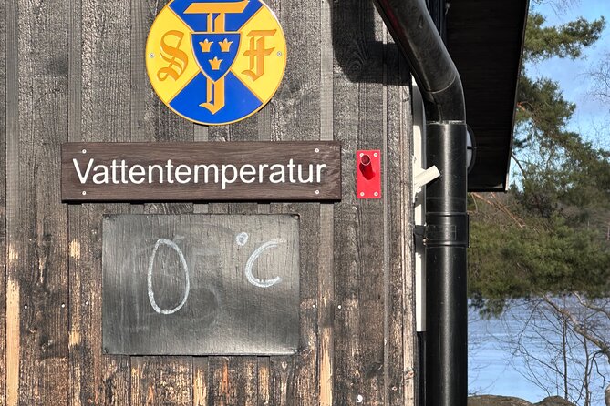 Icebathing and Sauna, Forest Hike and Fireplace Lunch - Private - Learning the Swedish sauna routine