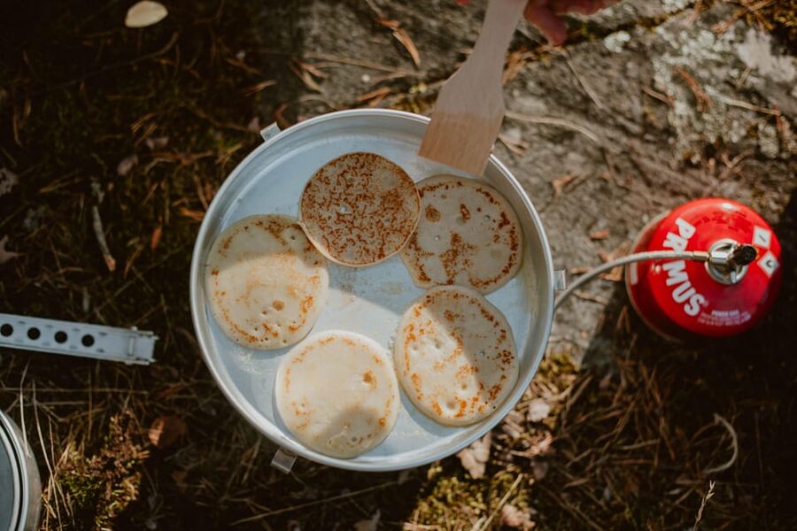 Island Hopping by Kayak & Wild Camping – Archipelago Escape - Buying food and taking one last fika in Vaxholm