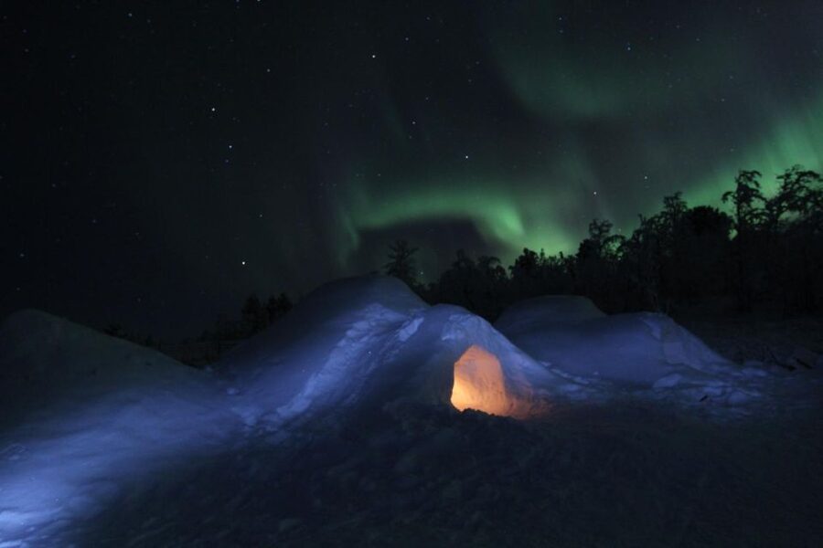 Kiruna: Build your own igloo overnight Tour - Four hours of shovelling and carving