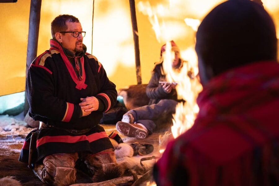 KIRUNA: Sami Reindeer Experience - Learning to throw a lasso like a reindeer herder