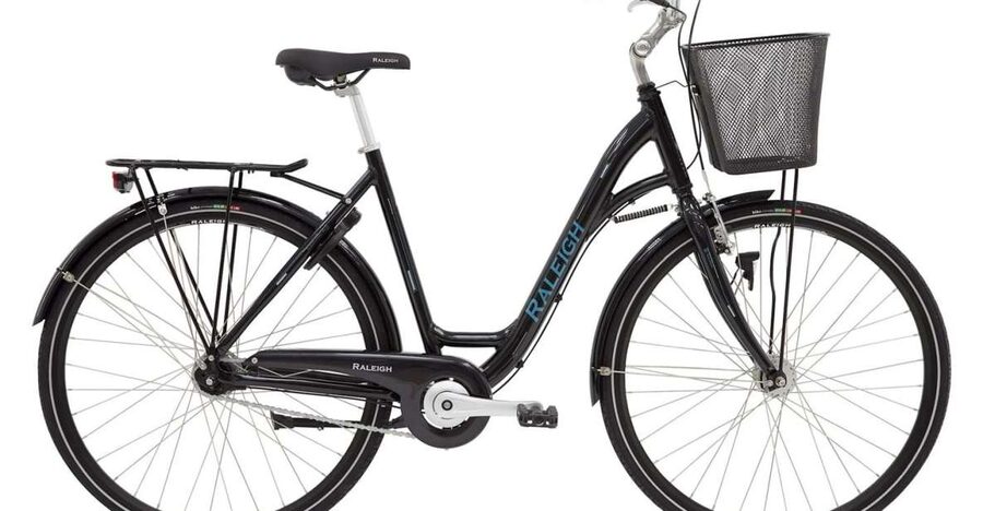 Malmö: City Bike Rental - Picking up the bike near Malmö Central Station