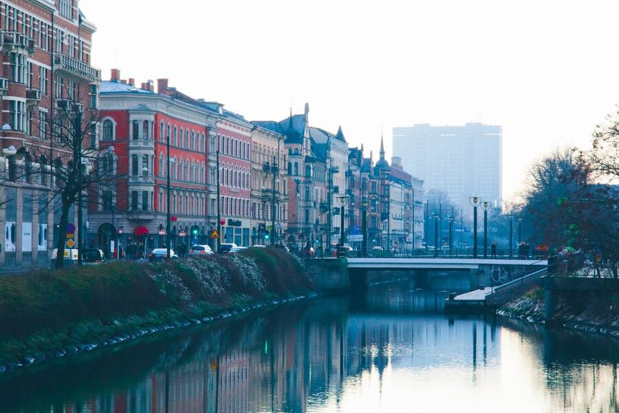 Malmö: Express Walk with a Local in 60 minutes - Starting at Form/Design Center