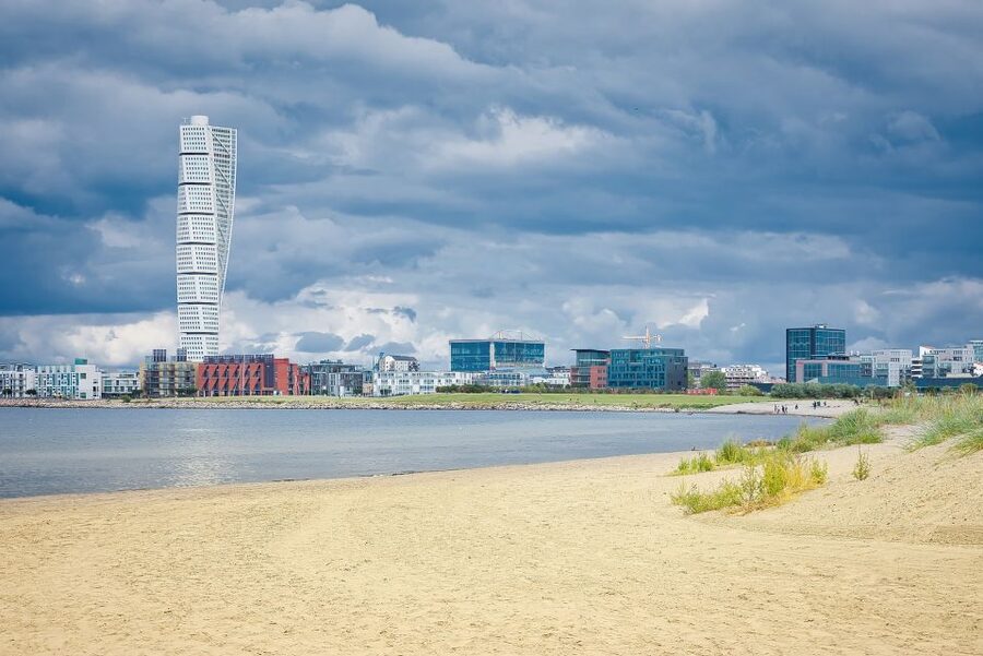 Malmö: Express Walk with a Local in 60 minutes - Food and drink advice is part of the payoff