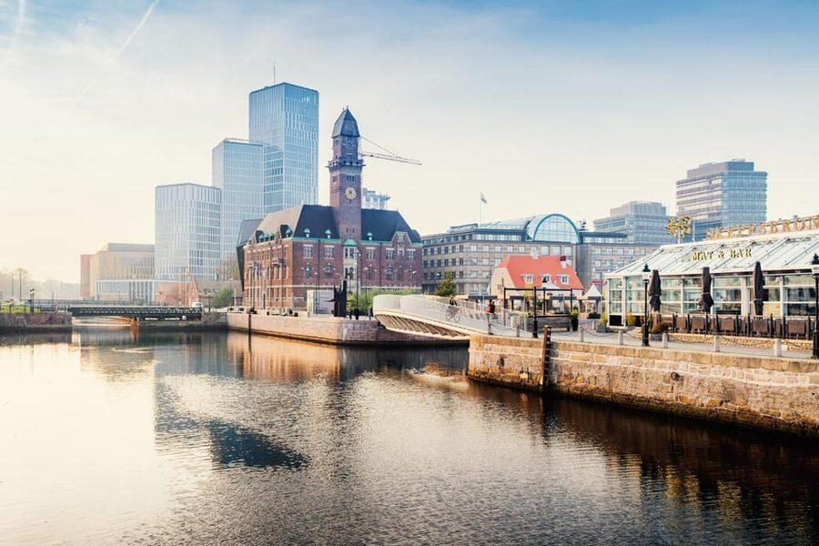 Malmö: Sightseeing and Landmarks tour by bike - Key points at a glance