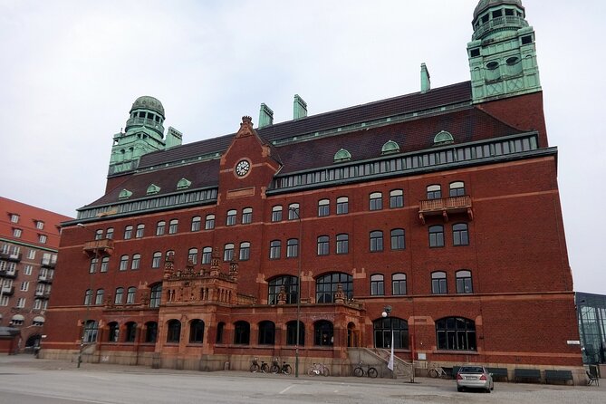 Malmö Walking Tour: Explore Top Sights & Hidden Gems - Slottsparken and Malmö Castle: green space beside a fortress
