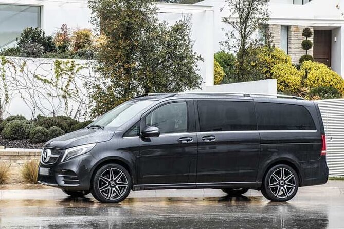 Minivan Arrival Transfer Stockholm Airport ARN to Stockholm City - Night arrivals and overnight flights
