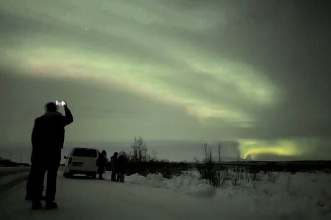 Northern Light hunt with minibus to Abisko 7:30 pm - Warm drinks, cake, and Arctic comfort