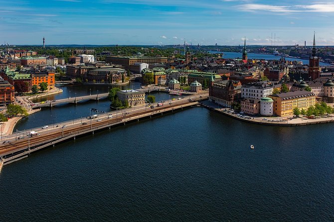 Private 4h VIP city tour by limousine car and guide in Stockholm - City Hall, Nobel ceremonies, and the Golden Hall