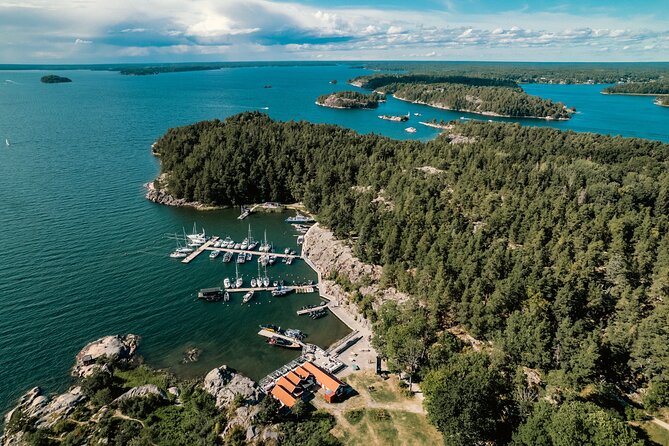 RIB Speed Boat Tour and Archipelago Island Visit (4,5h) - Meeting at Strandvägen and preparing for the ride