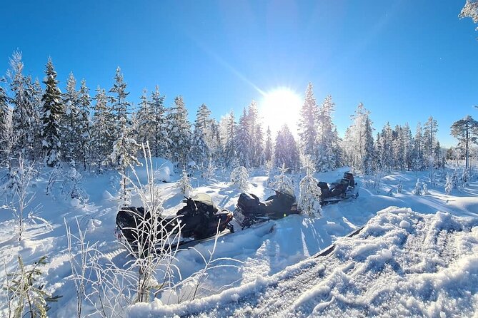 Snowmobile tour - The ride suits beginners and families