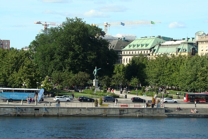 Stockholm- A Beauty On The Water: Old Town Walking Tour and Boat Trip Combined - Royal Palace views at Lejonbacken and Slottsbacken
