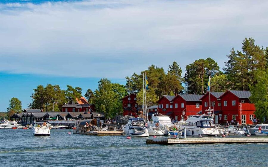 Stockholm: Archipelago Boat Tour - Djurgården Canal: a gentle start from the city
