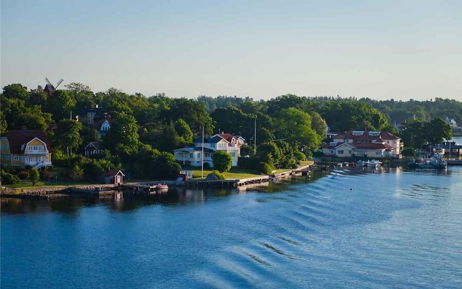 Stockholm: Archipelago Boat Tour - What the English guide adds to the ride