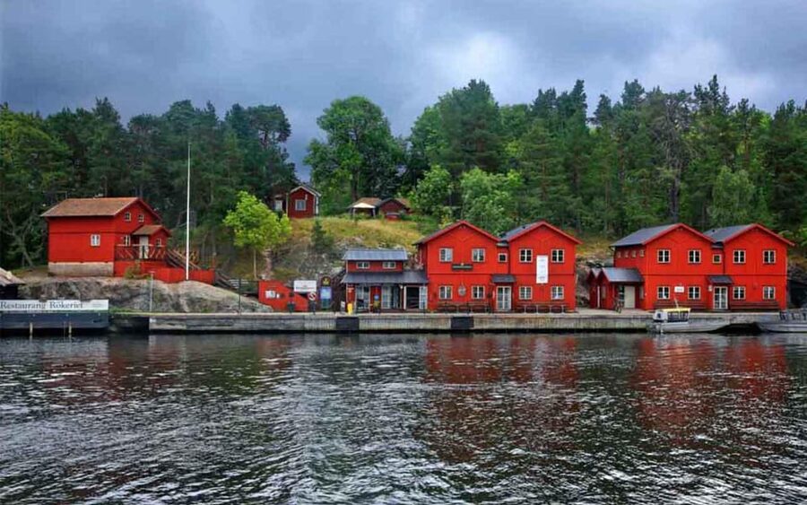 Stockholm: Archipelago Boat Tour - Drinks, snacks, and the no-outside-food rule