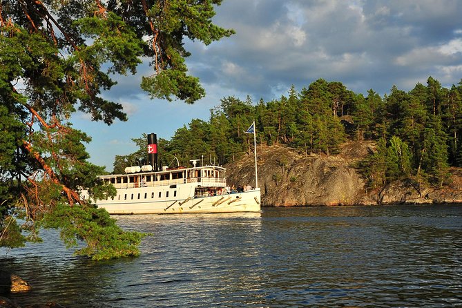 Stockholm Archipelago Cruise with Guide - From Strandvägen into the inner islands