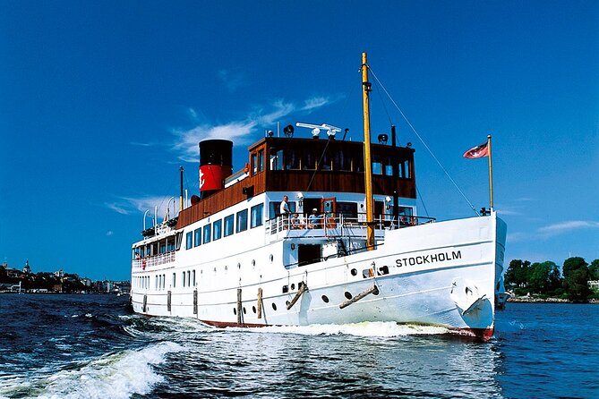 Stockholm Archipelago Cruise with Guide - Choosing between the deck and the cabin