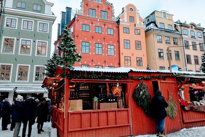 Stockholm Christmas Tour and Food Tasting Experience - The guides and the tone of the walk