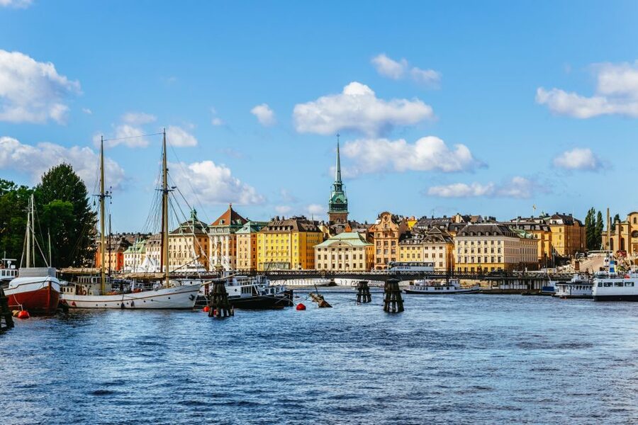 Stockholm: City Archipelago Sightseeing Cruise with Guide - Indoor comfort, outdoor views, and the onboard café