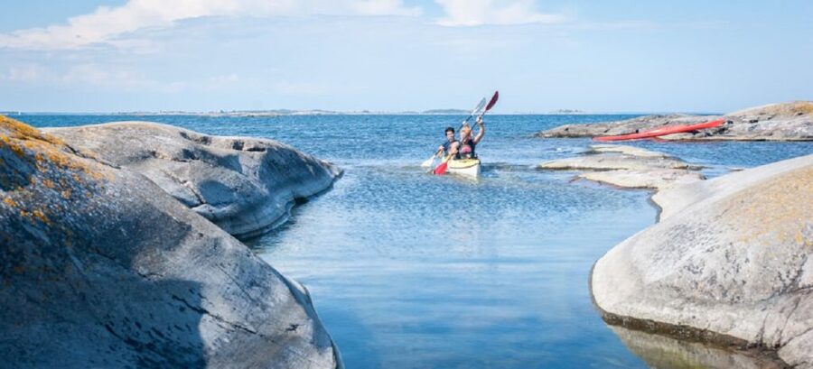Stockholm: Full-Day Archipelago Kayaking Adventure - Swedish fika before the ride home