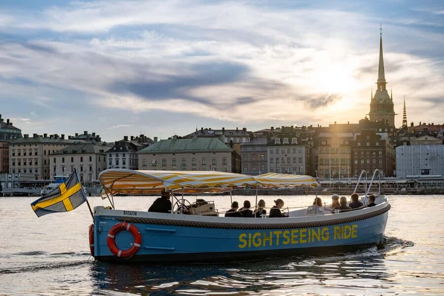 Stockholm: Guided City Sightseeing Open Electric Boat Tour - Royal Dramatic Theatre and Östermalm from the water