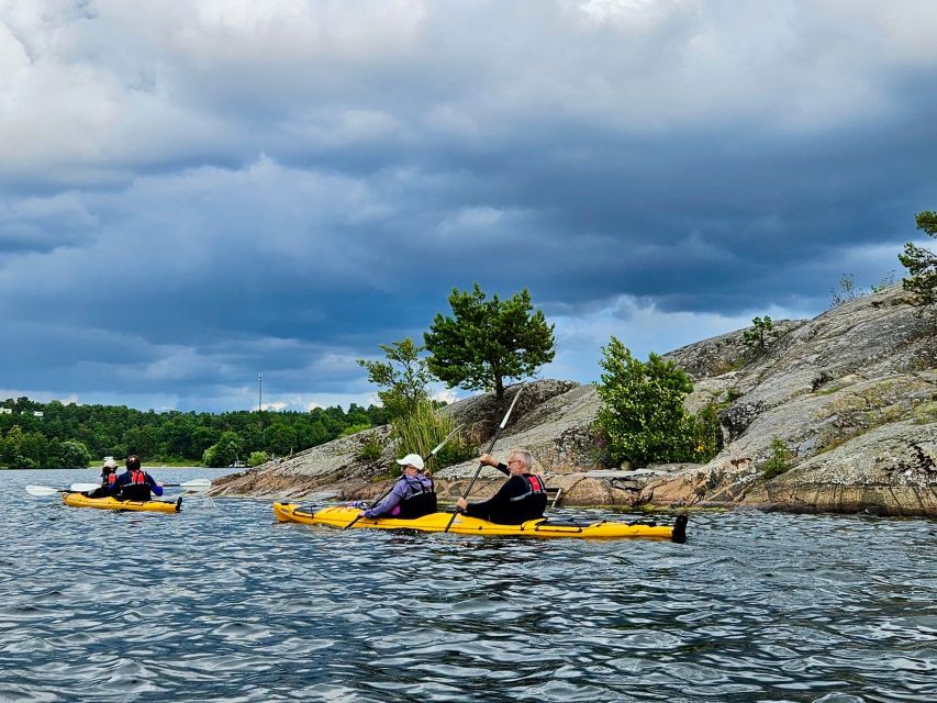 Stockholm: Guided Kayak Tour to Drottningholm Royal Palace - Lunch on an island, with time to slow down