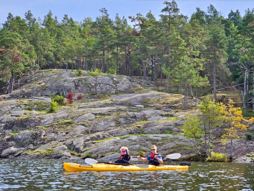 Stockholm: Guided Kayak Tour to Drottningholm Royal Palace - The final paddle and ride back to Stockholm