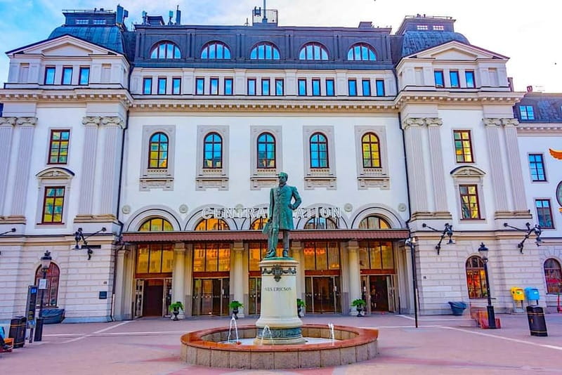 Stockholm: Modern City Walking Tour with Local Guide - Key points at a glance